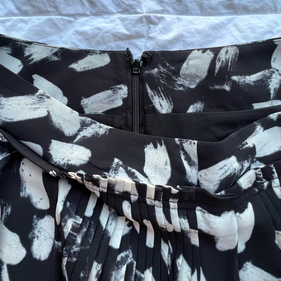 CUTE skirt! - Picture 2 of 4